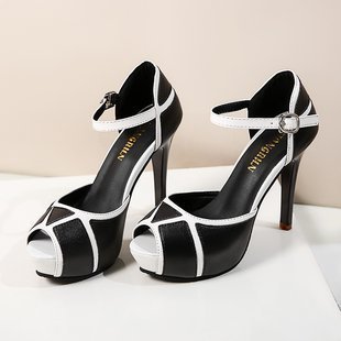 Aria Colorblock Peep-Toe Heels – Bold Style, Sleek Silhouette